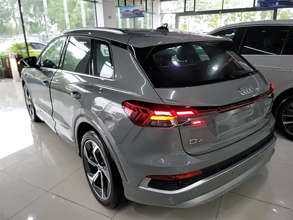 Audi Q4 e-tron — фото 10