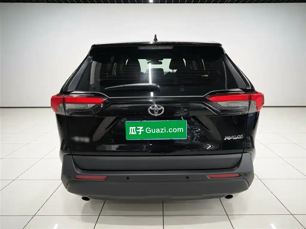 Toyota RAV4 — фото 2