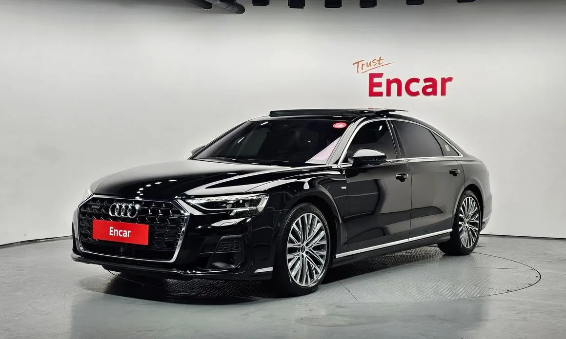 Audi A8 — фото 1