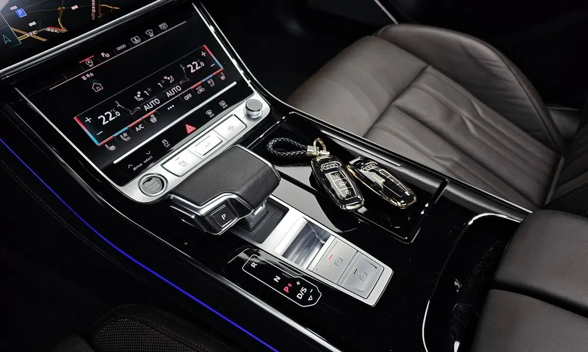 Audi A8 — фото 10