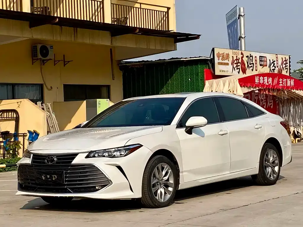 Toyota Avalon — фото 1