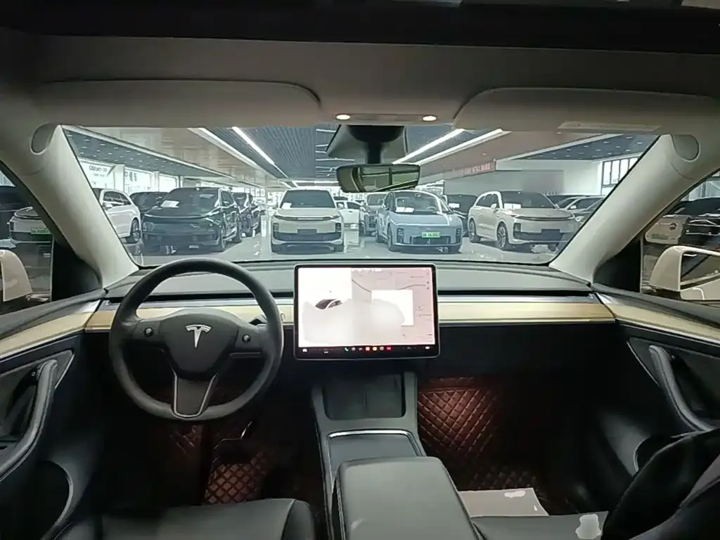 Tesla Model Y — фото 7