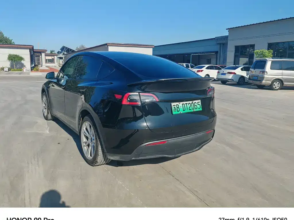Tesla Model Y — фото 6