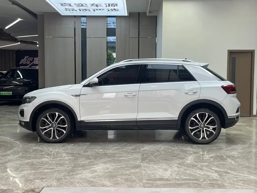 Volkswagen T-Roc — фото 6