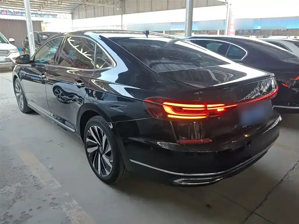 Volkswagen Passat — фото 8