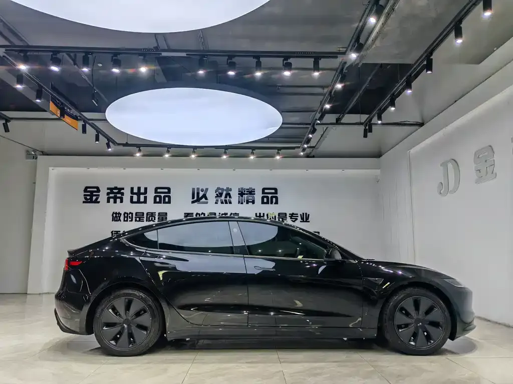 Tesla Model 3 — фото 3