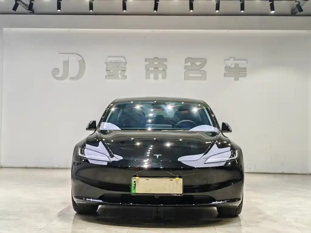 Tesla Model 3 — фото 9
