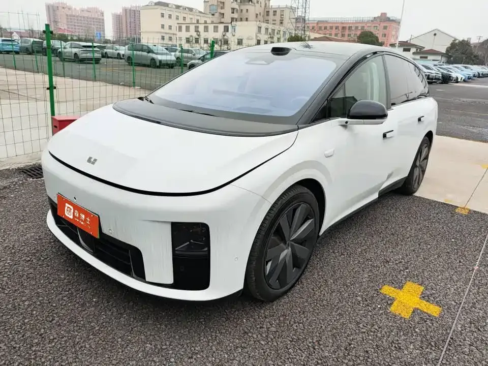 Li Auto i8