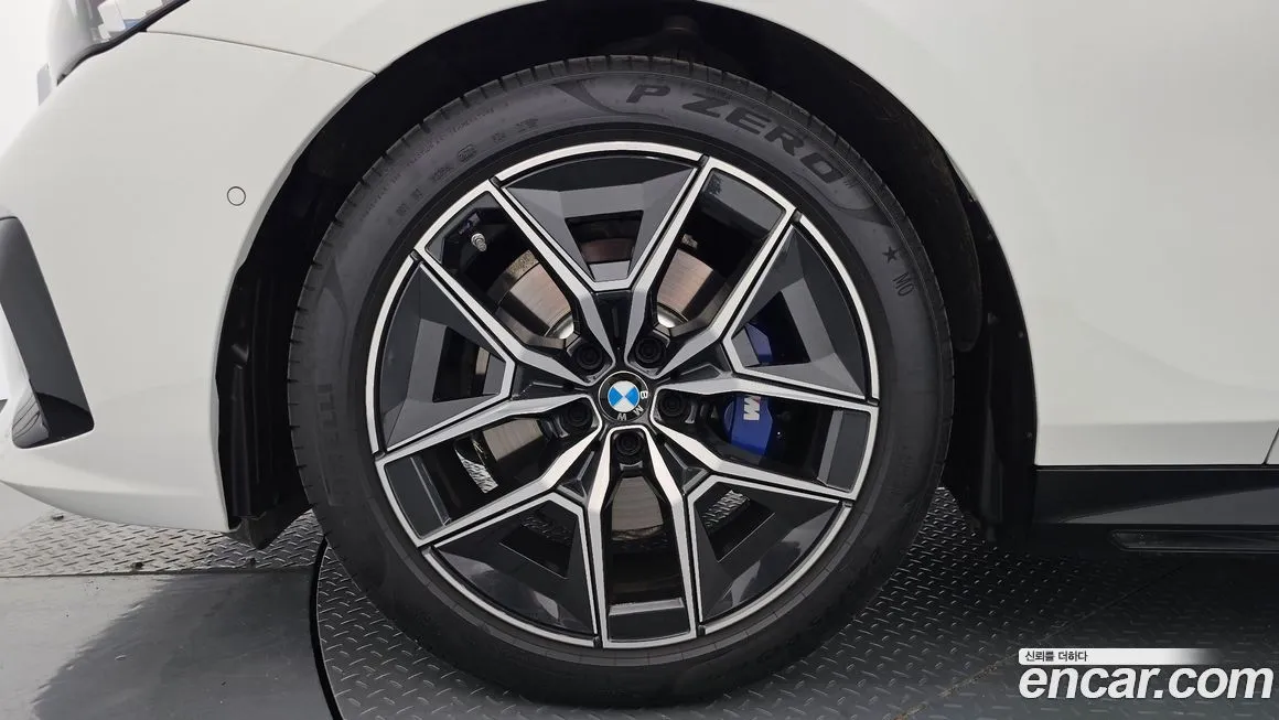 BMW 5-Series 2025 из KR, фото 5
