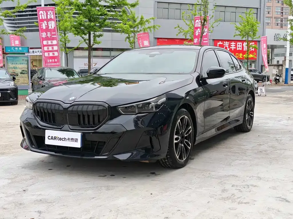 BMW 5 Series — фото 1