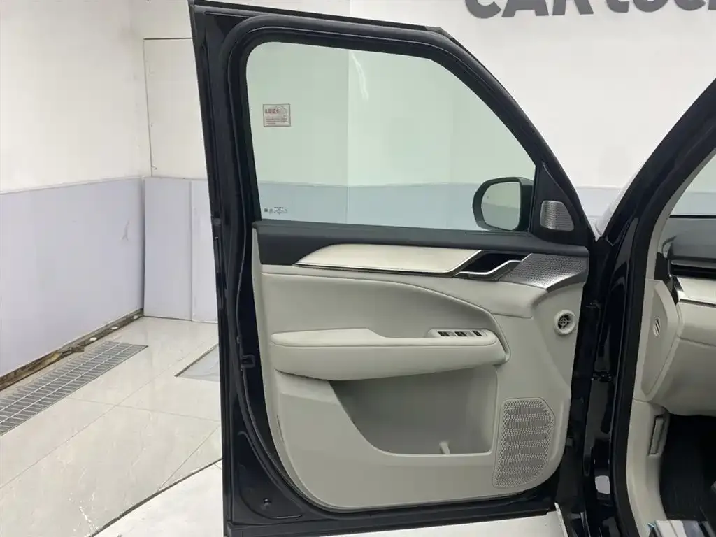 Volvo EM90 2026 из CN, фото 2