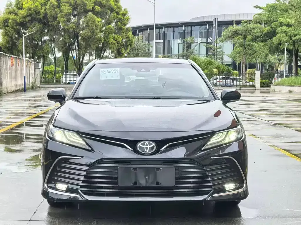 Toyota Camry — фото 3