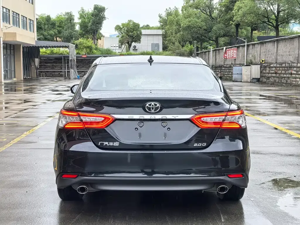 Toyota Camry — фото 5