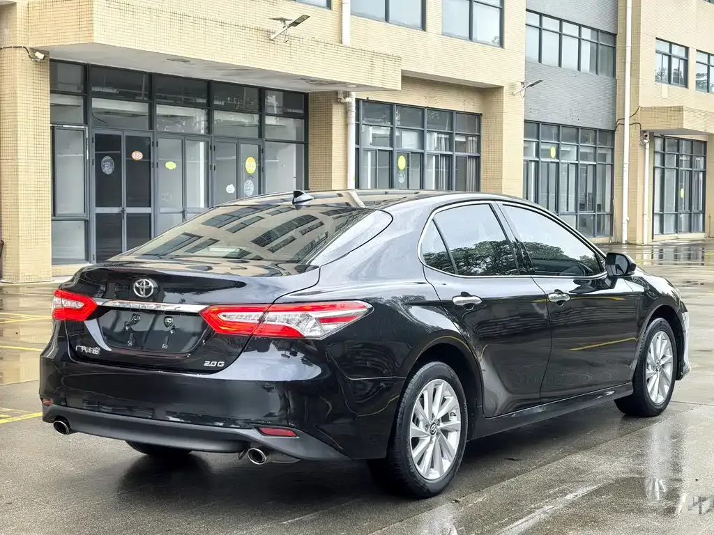 Toyota Camry — фото 10