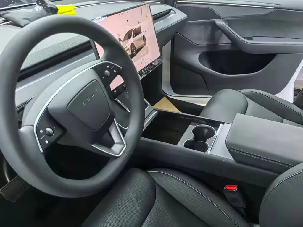 Tesla Model Y L — фото 3