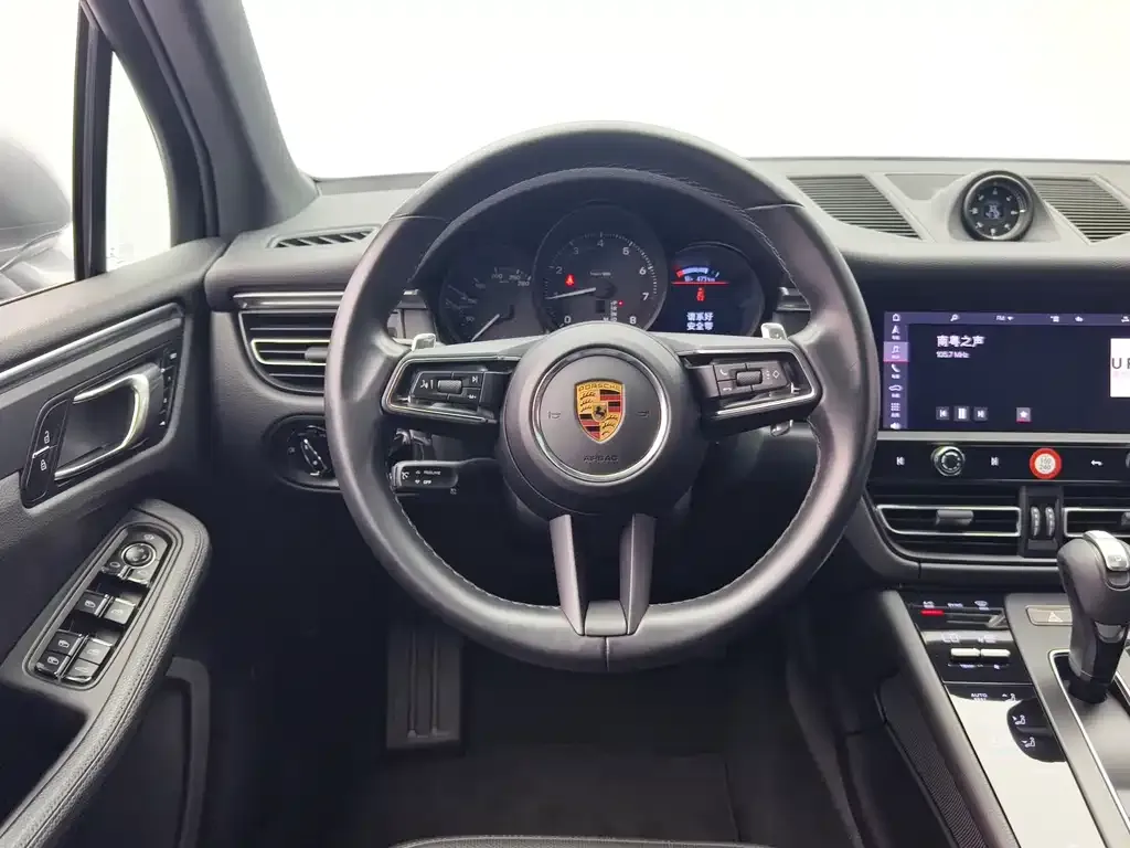 Porsche Macan — фото 8