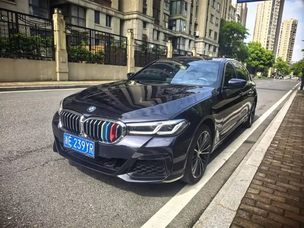 BMW 5 Series — фото 1
