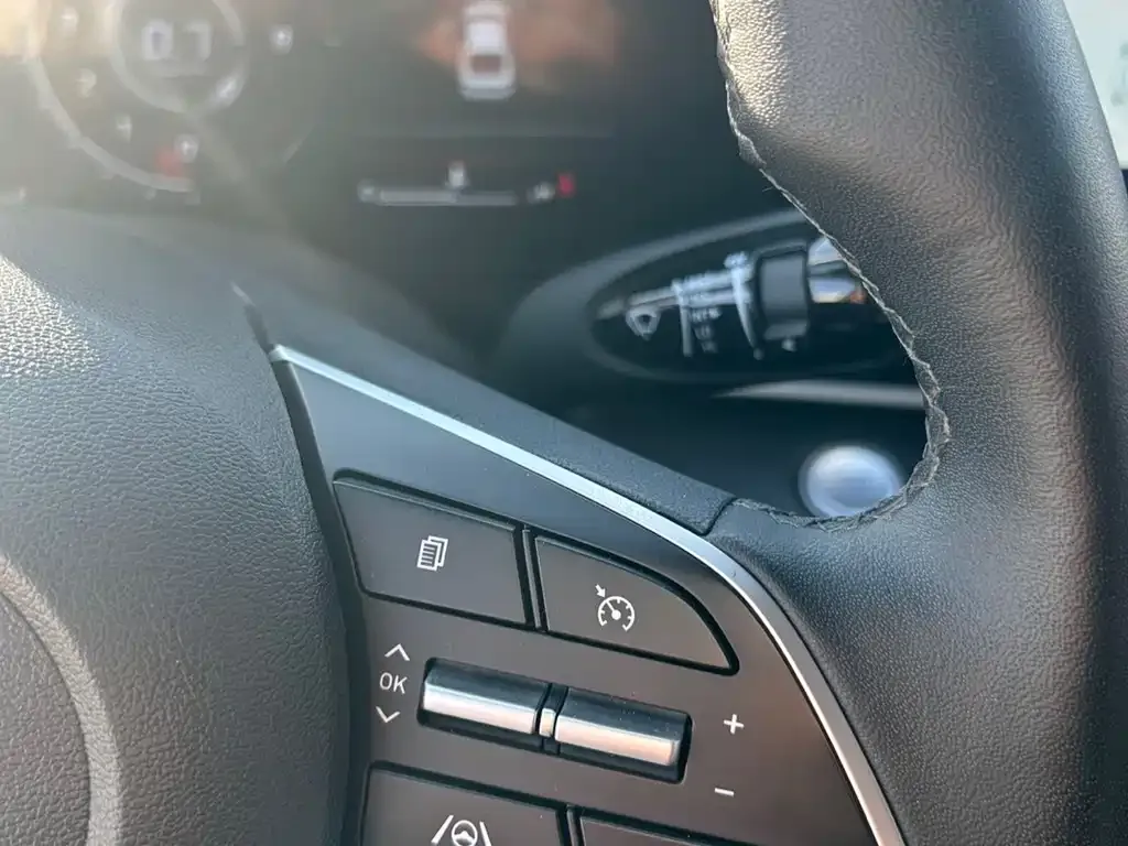 Hyundai Elantra — фото 6