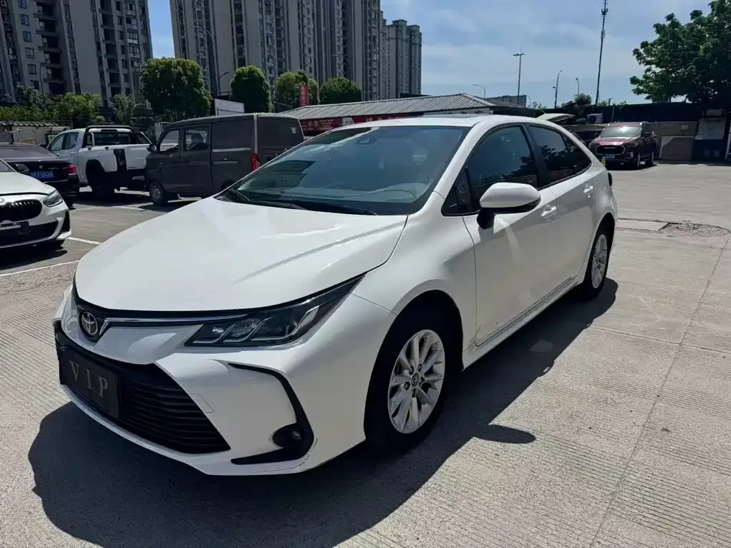 Toyota Corolla — фото 1