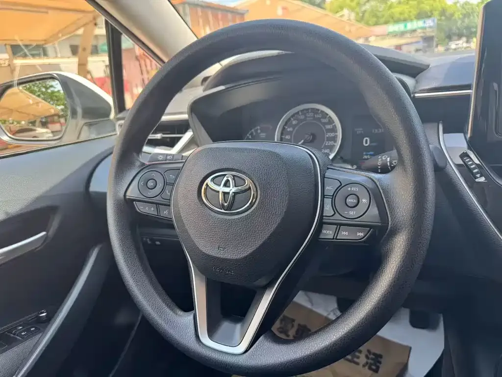 Toyota Corolla — фото 10