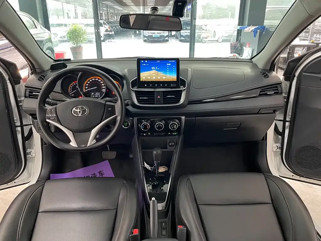 Toyota Yaris L — фото 9