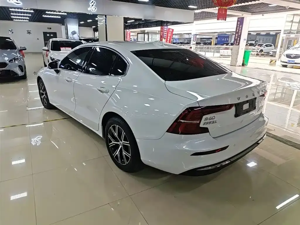 Volvo S60 — фото 10