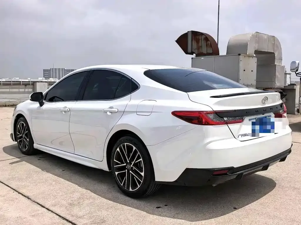 Toyota Camry — фото 2