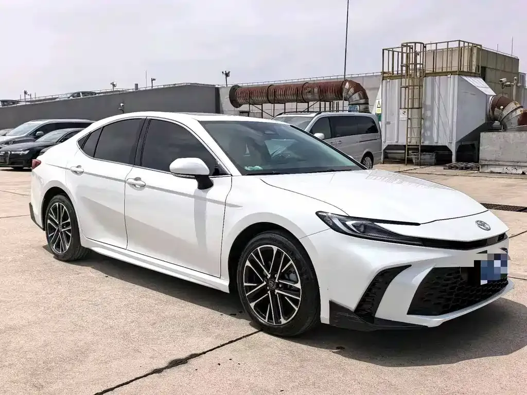 Toyota Camry — фото 4