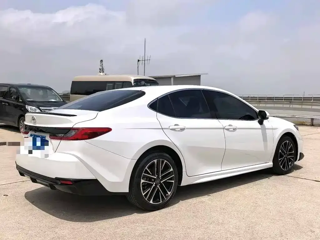 Toyota Camry — фото 9