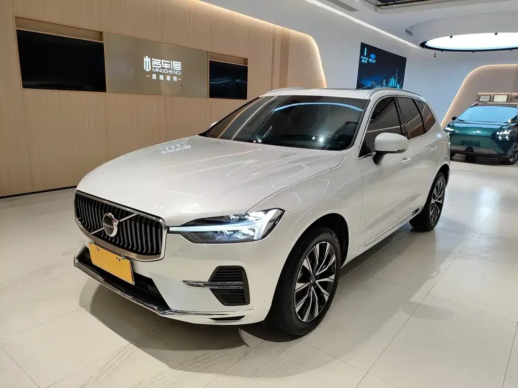 Volvo XC60 — фото 1