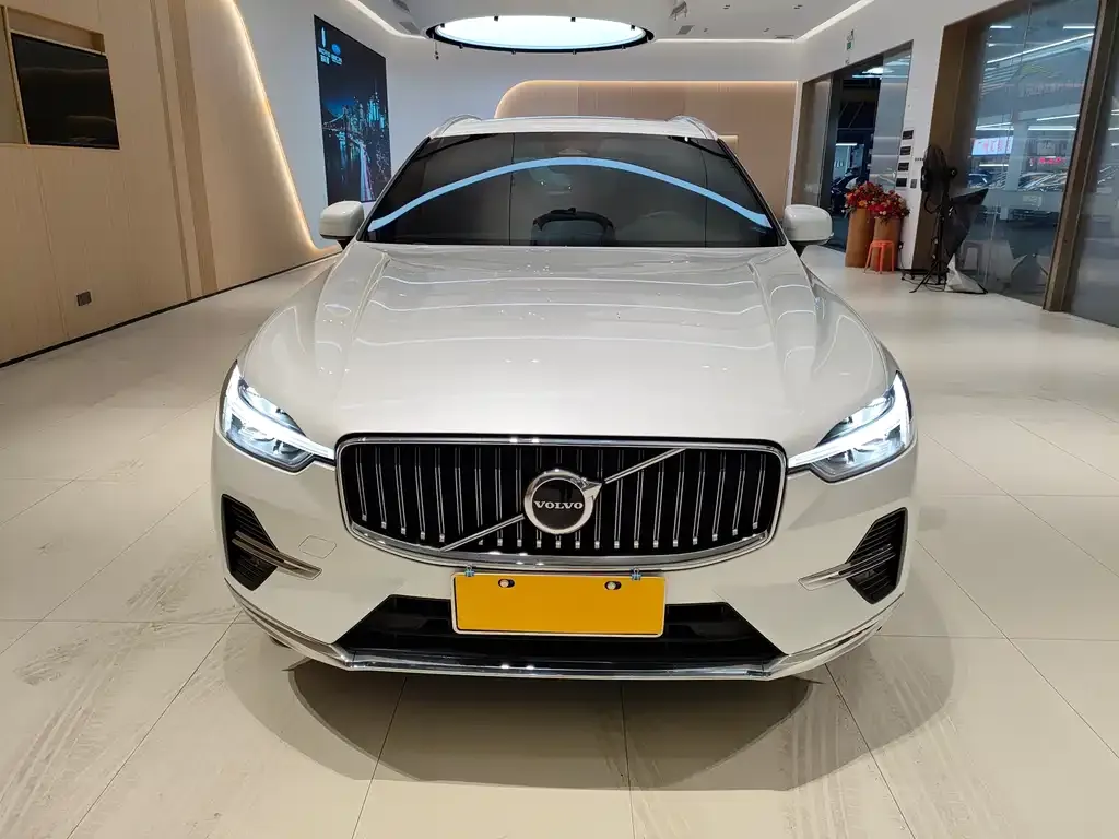 Volvo XC60 — фото 10