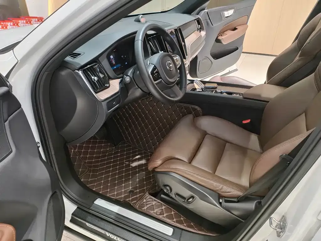 Volvo XC60 — фото 4
