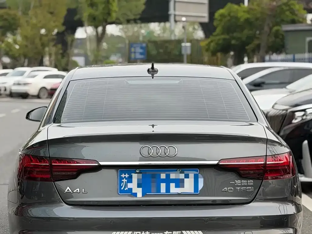 Audi A4L 2023 из CN, фото 6