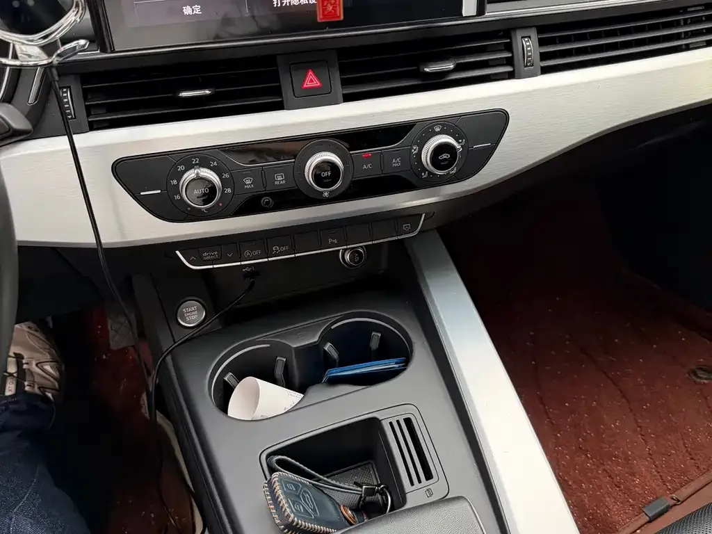 Audi A4L 2023 из CN, фото 5