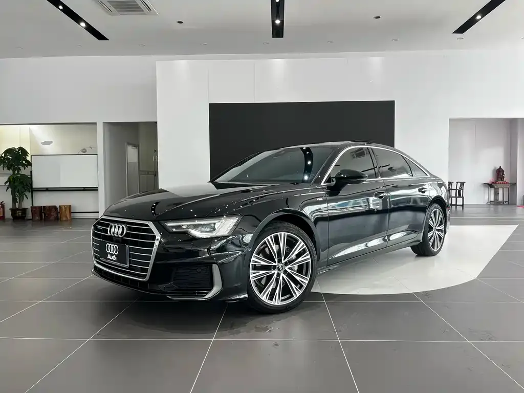 Audi A6L — фото 1