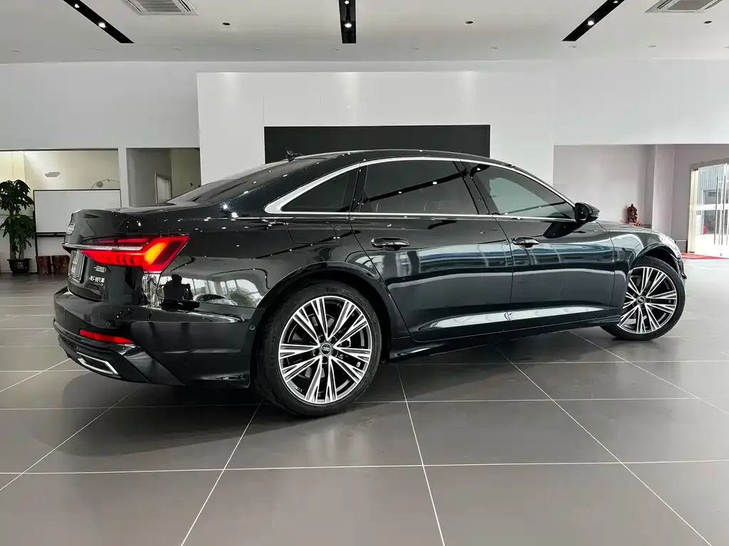 Audi A6L — фото 9