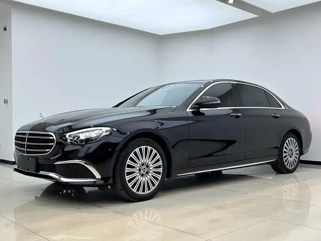 Mercedes-Benz E-Class — фото 1