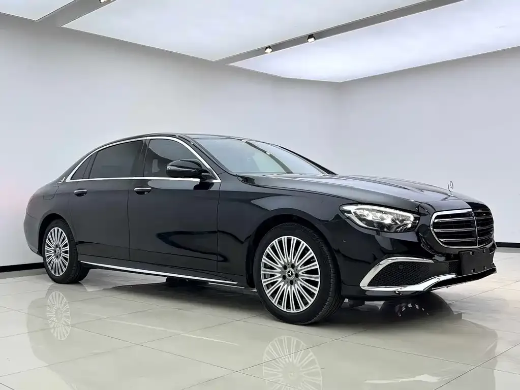 Mercedes-Benz E-Class — фото 4