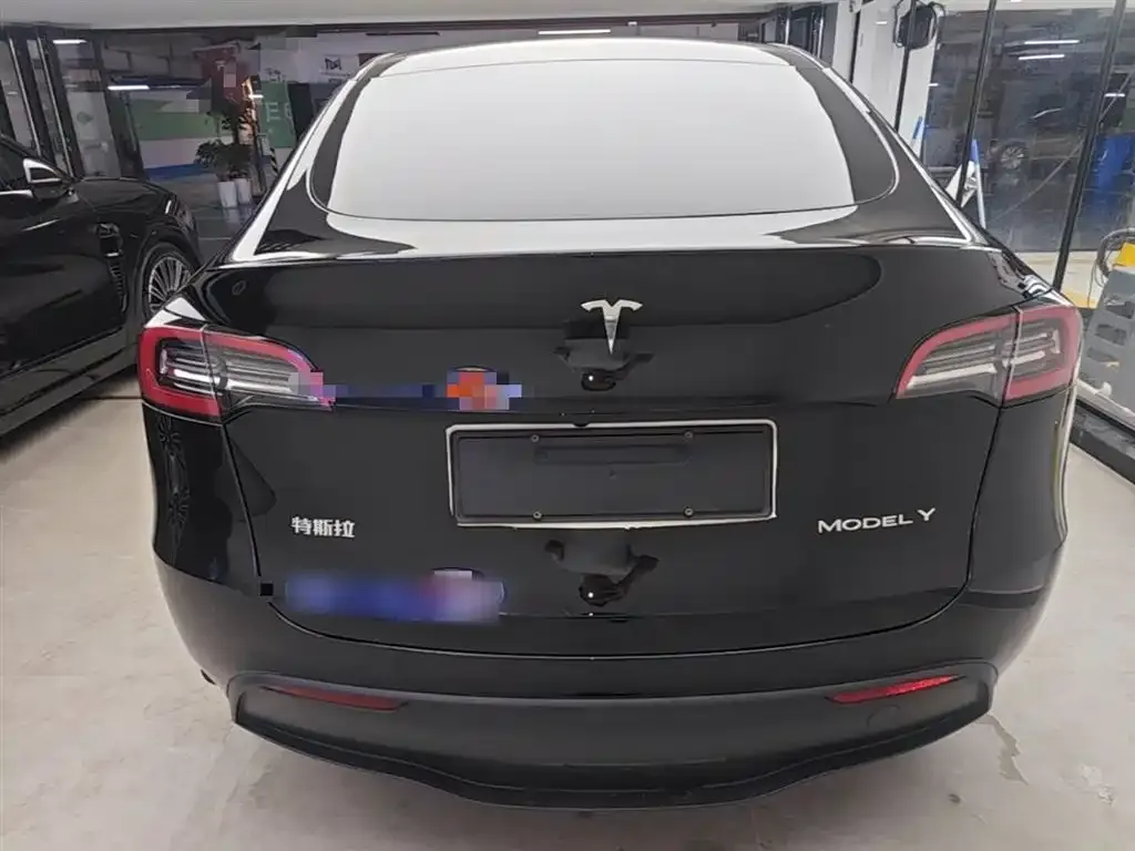 Tesla Model Y — фото 10