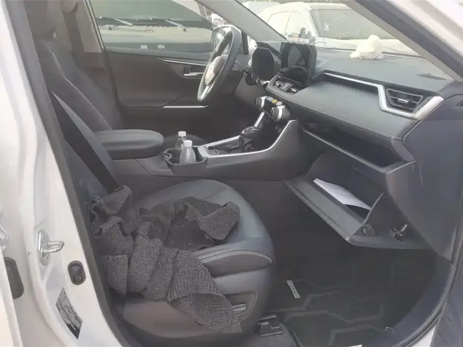 Toyota RAV4 2024 из CN, фото 6