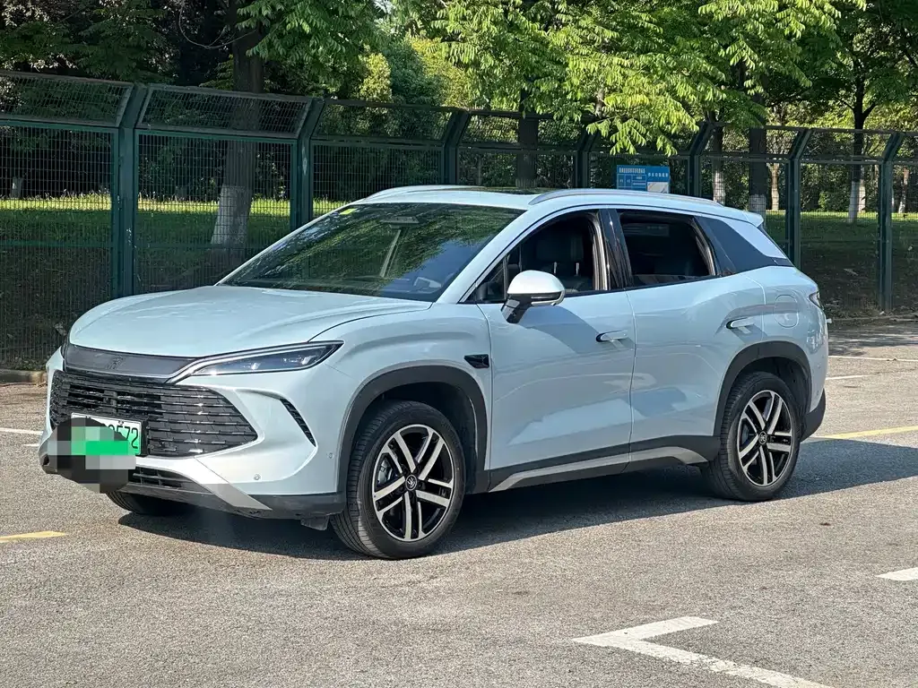 BYD L DM-i — фото 1