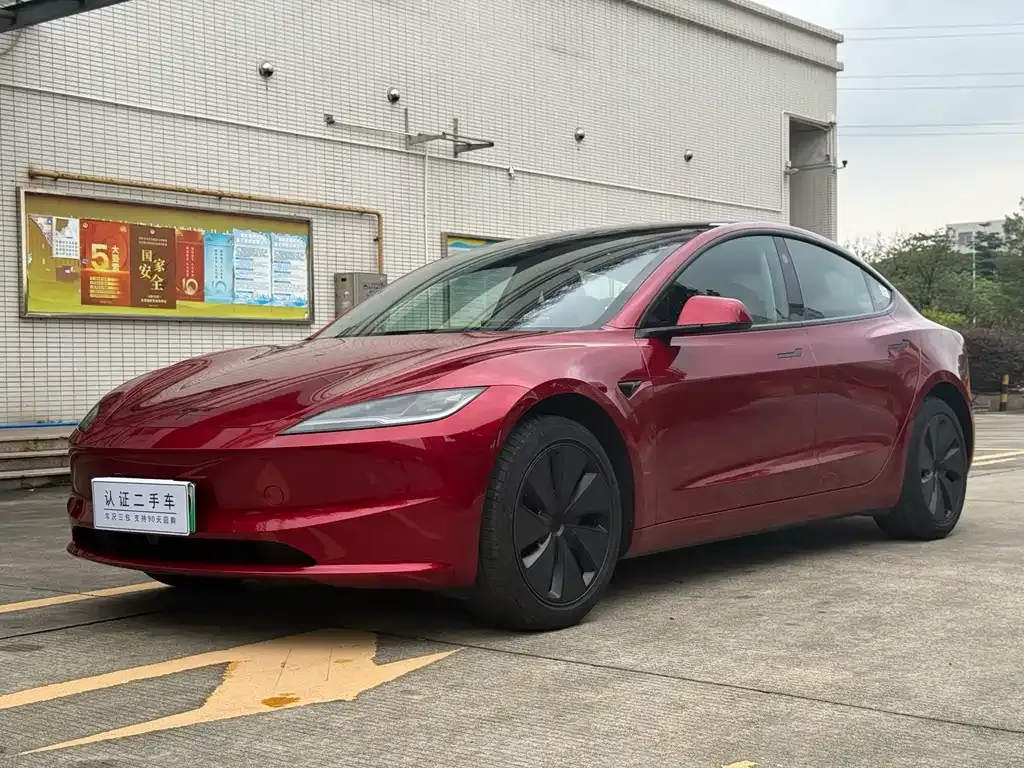 Tesla Model 3 — фото 1