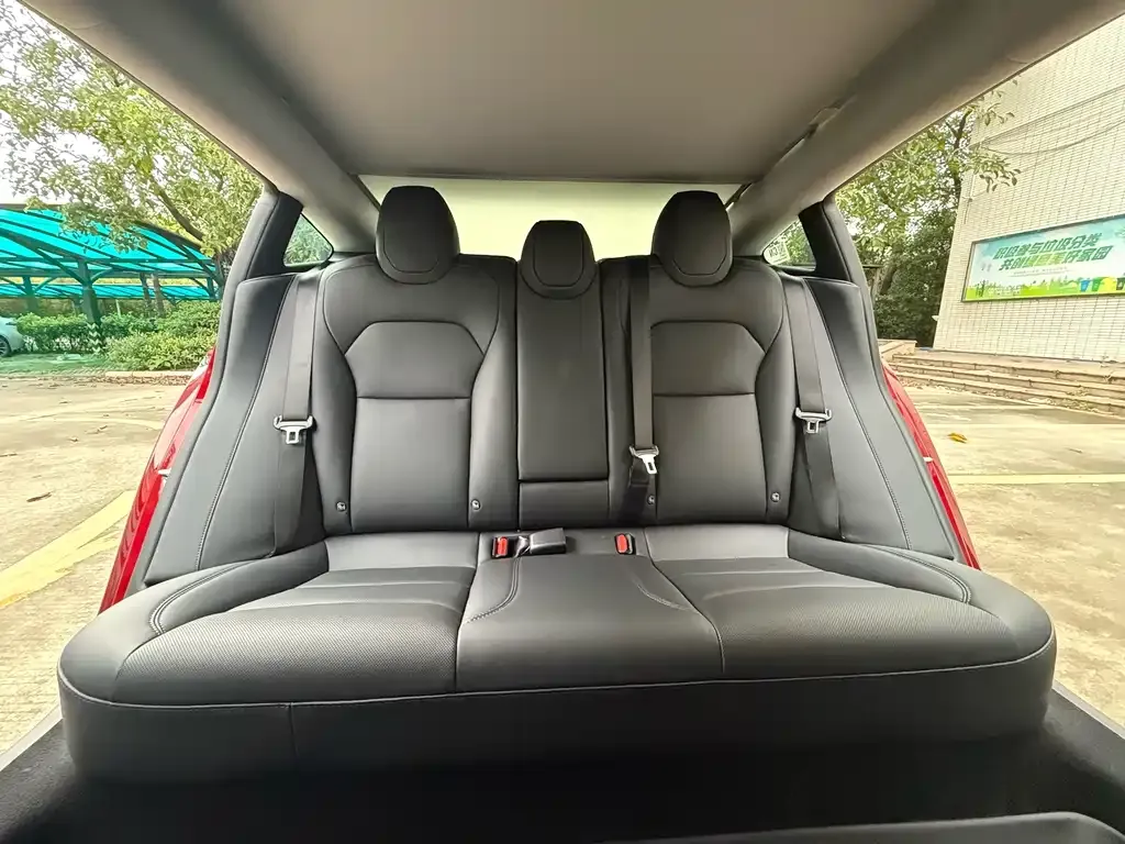 Tesla Model 3 — фото 10