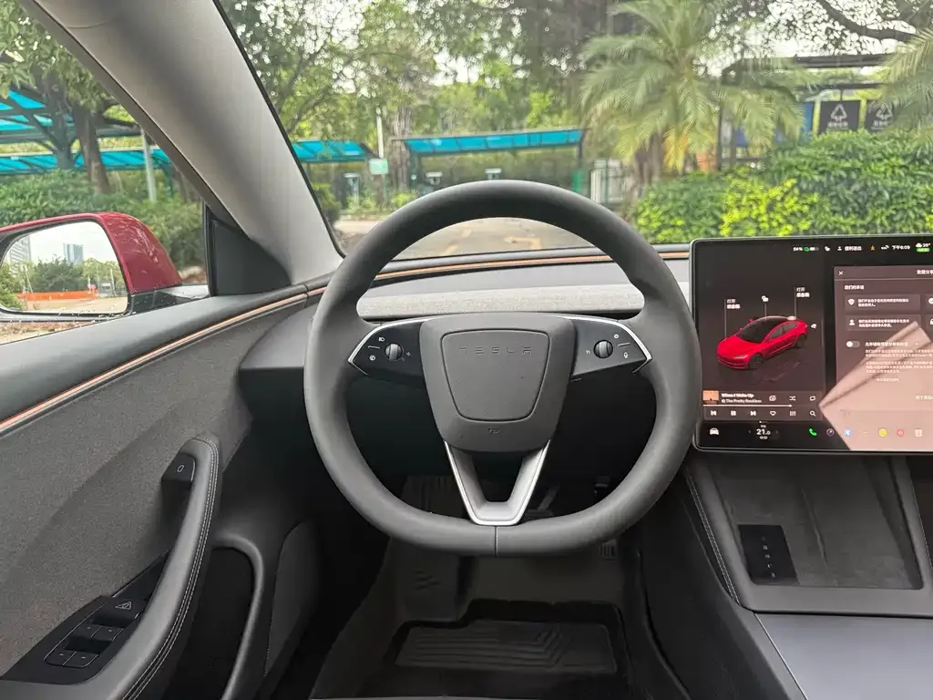 Tesla Model 3 — фото 9