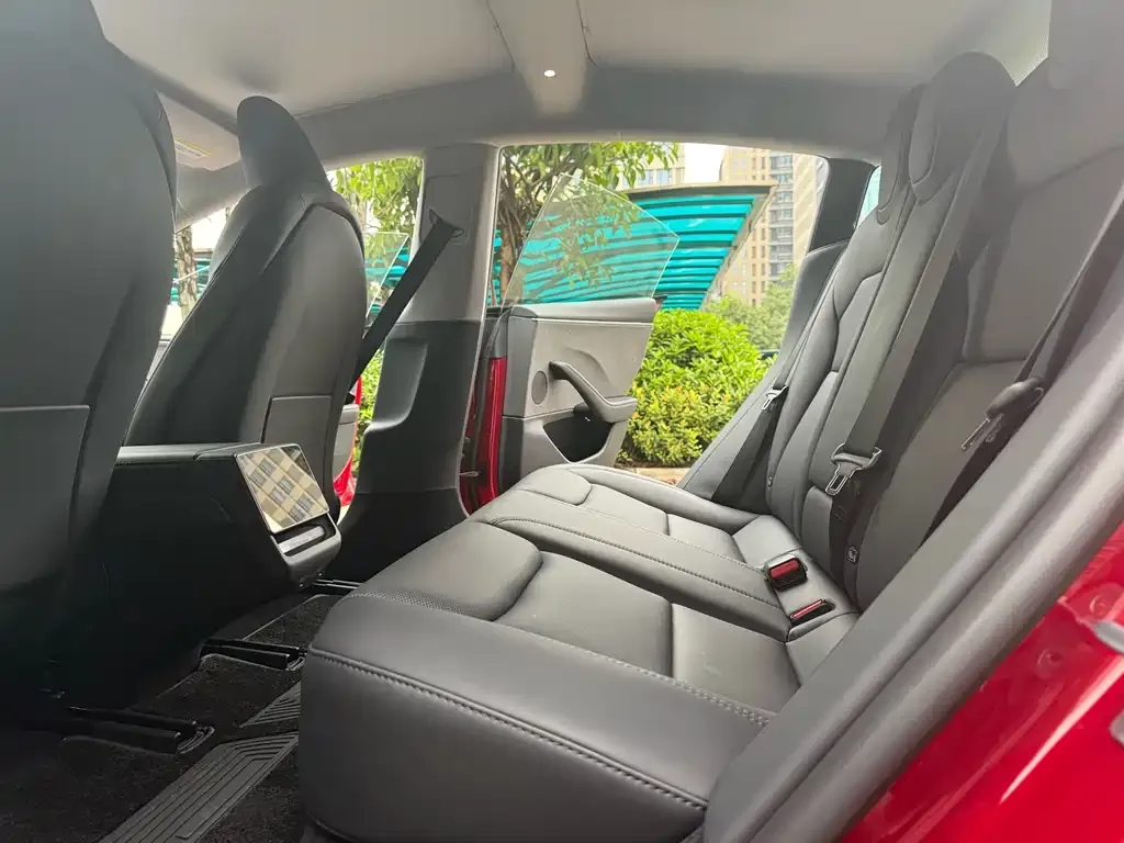 Tesla Model 3 — фото 3