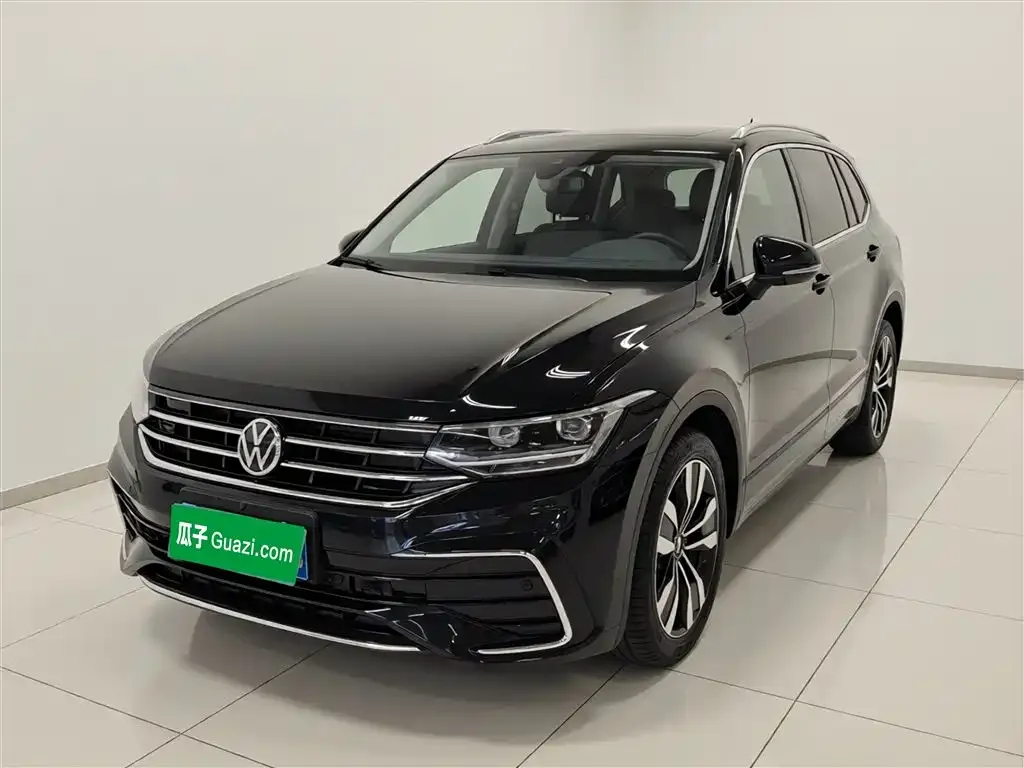 Volkswagen Tiguan L — фото 1