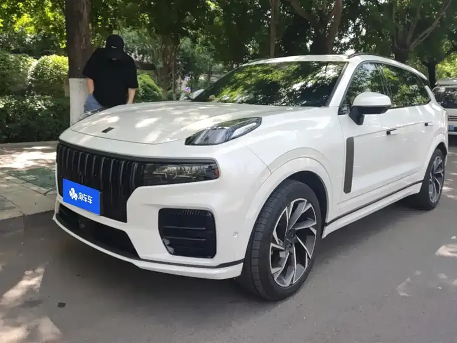 Lynk & Co 09