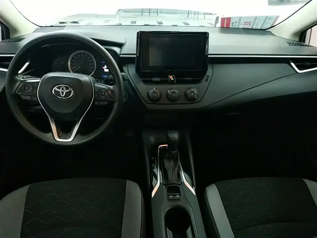 Toyota Corolla — фото 6