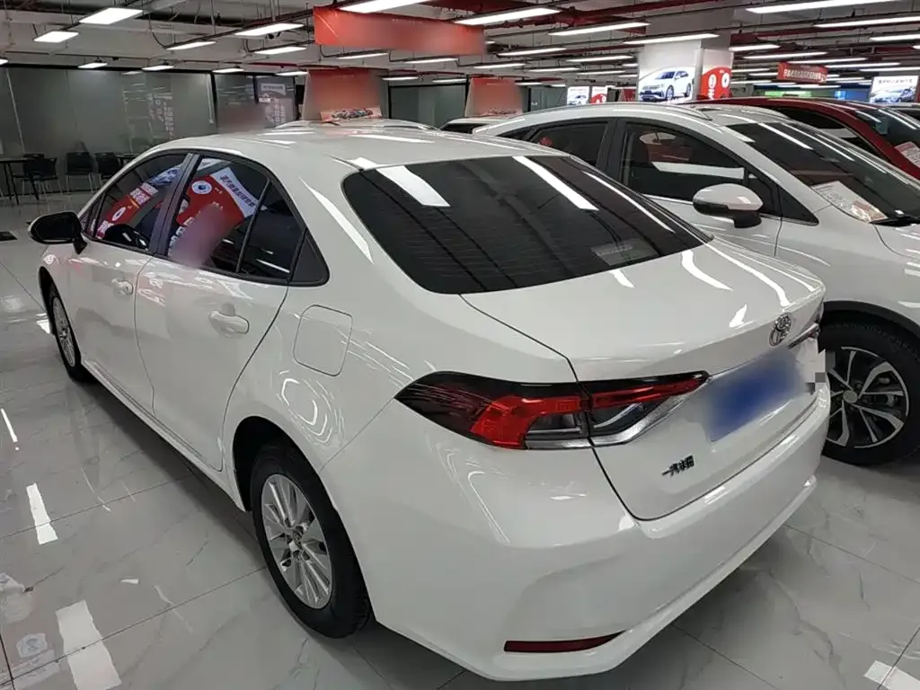 Toyota Corolla — фото 9