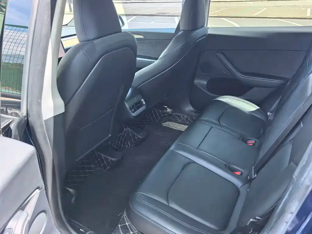 Tesla Model Y 2023 из CN, фото 2